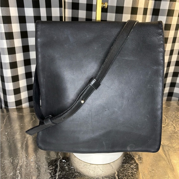 Coach Handbags - Coach Vintage Chelsea Hippie Flap Black Leather Crossbody 2000 Costa Rica